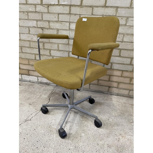 102 - A mid century office chair on ali frame