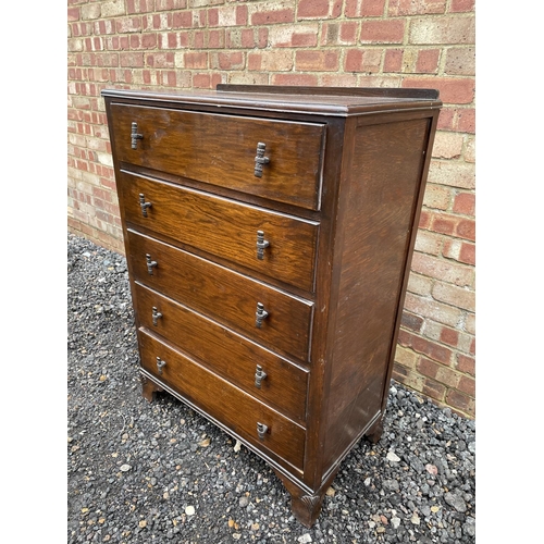 135 - A 20th century oak chest of five drawers