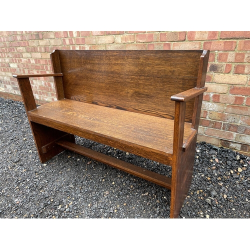 238 - An early 20th century oak settle bench