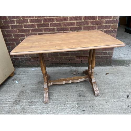 262 - A pine stretcher table