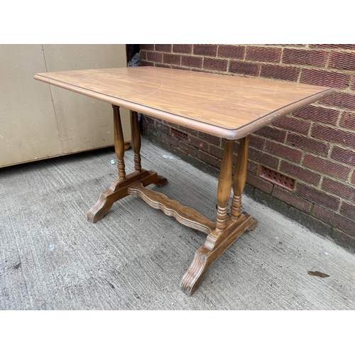 262 - A pine stretcher table