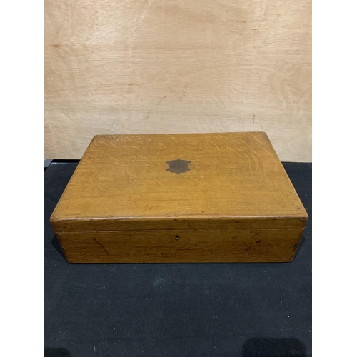 467 - Large cutlery box with part contents, 45 x 31 x 13 cm