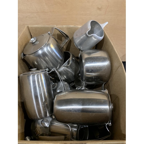 508 - Box of Old Hall pots, approx 17