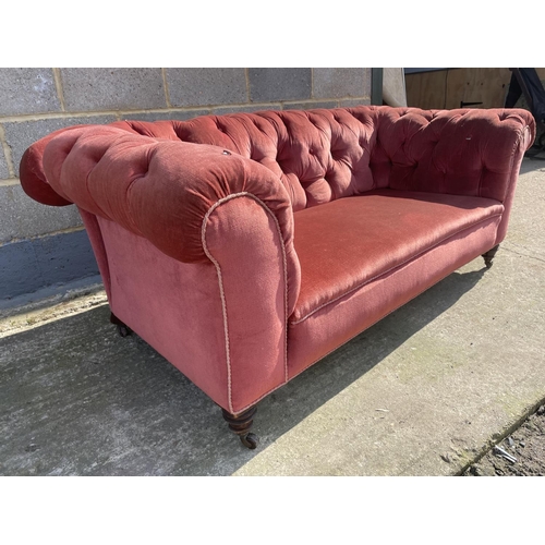8 - An Edwardian pink buttoned back chesterfield sofa 185cm wide