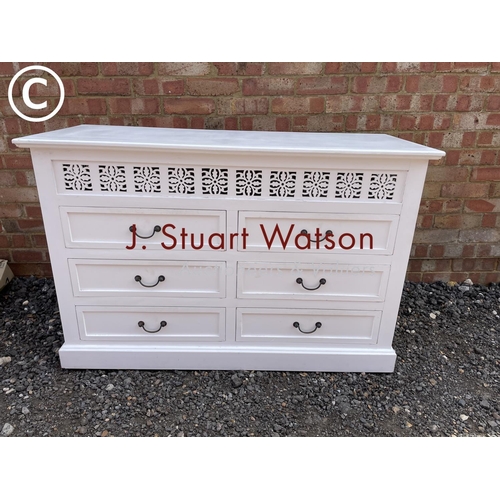 29 - Modern white painted chest of six drawers 120x49x79