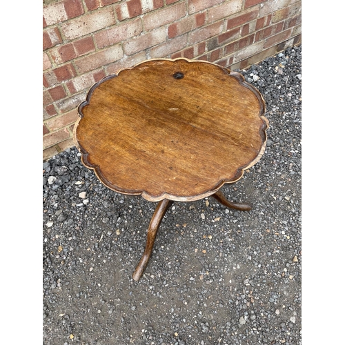 34 - A Georgian tripod table with pie crust top