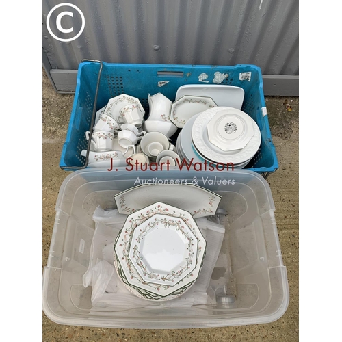 1070 - Large quantity of Eternal Beau and other modern china (2)