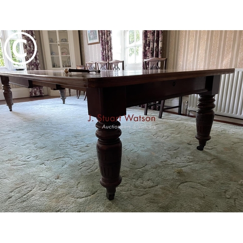 313 - A very large victorian mahogany wind out dining table with four extension leaves 

356 cm long 
136c... 