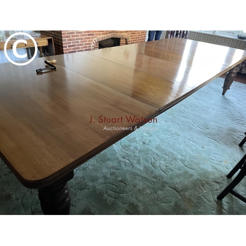 313 - A very large victorian mahogany wind out dining table with four extension leaves 

356 cm long 
136c... 