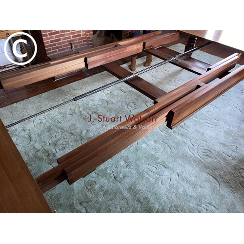 313 - A very large victorian mahogany wind out dining table with four extension leaves 

356 cm long 
136c... 