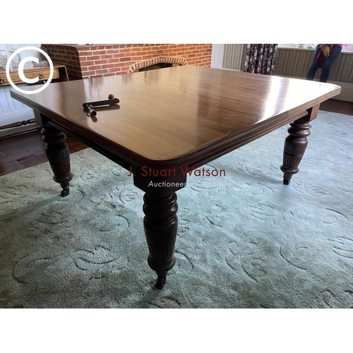 313 - A very large victorian mahogany wind out dining table with four extension leaves 

356 cm long 
136c... 