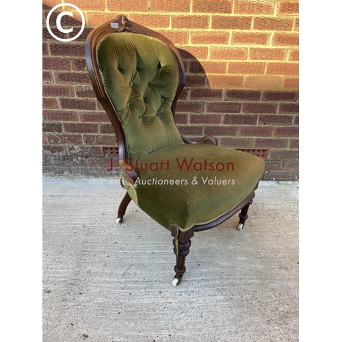 322 - A Victorian green upholstered salon chair