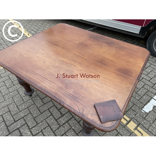 356 - A large Victorian mahogany dining table