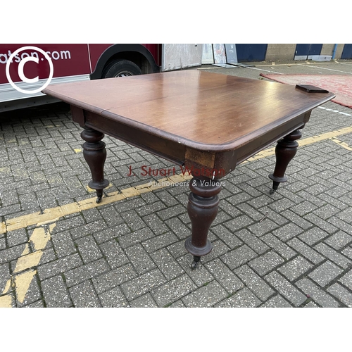 356 - A large Victorian mahogany dining table