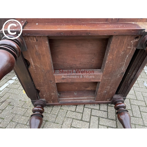 356 - A large Victorian mahogany dining table