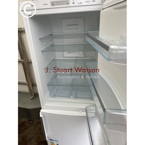 453 - A Bosch fridge freezer