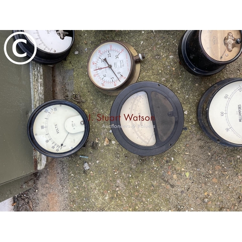 457 - A tray containing nine vintage volt / pressure dials together with an oscillator