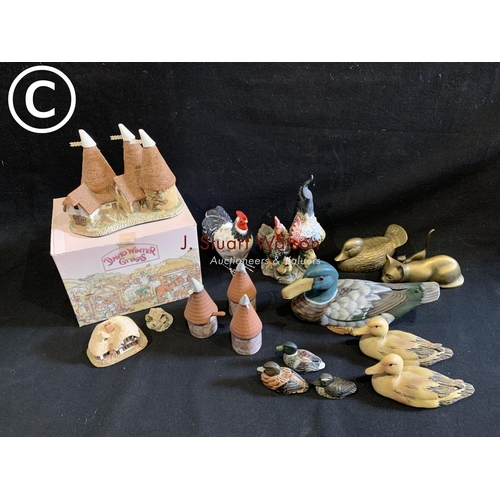 612 - David Winter Boxed Triple Oast, Oast cruet, country figures and brass figures