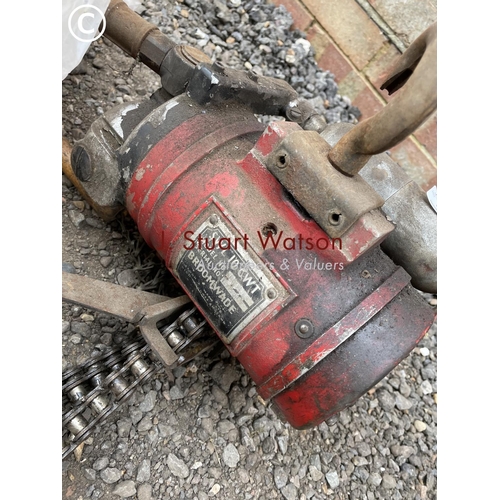 200 - A half ton power winch and chain