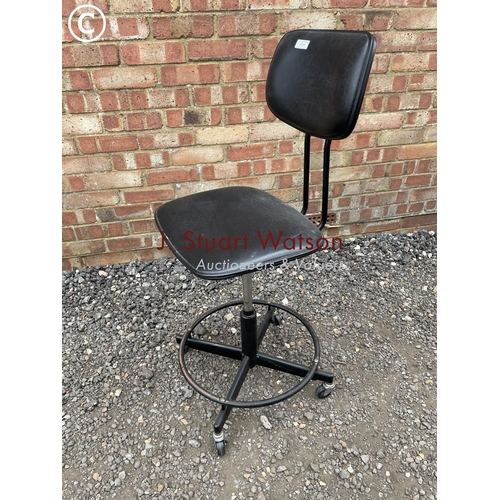 234 - A mid century designer swivel office chair with adjustable height seat