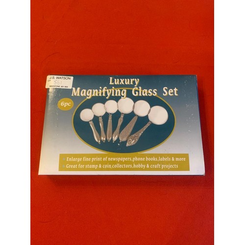 561 - Set of six magnifying glasses