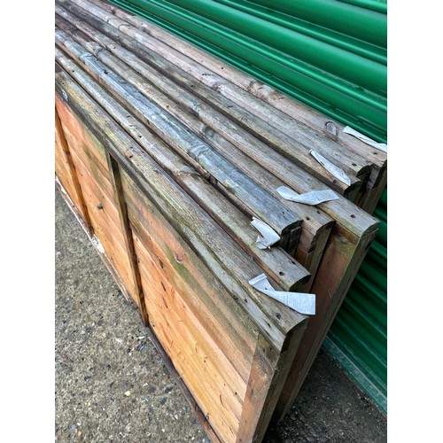 440 - 8 3ft fence panels