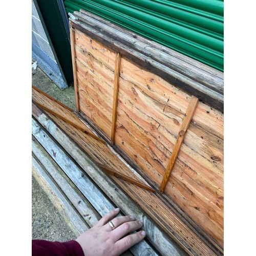 440 - 8 3ft fence panels