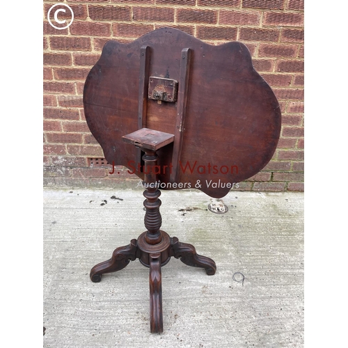 131 - A Victorian mahogany snap top occasional table