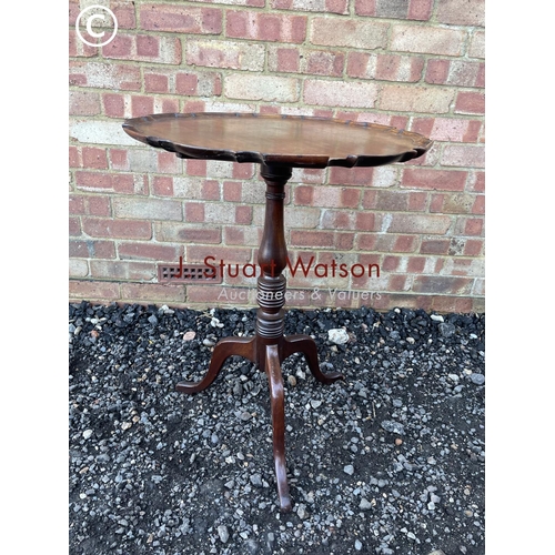 24 - A Georgian mahogany pie crust occasional table