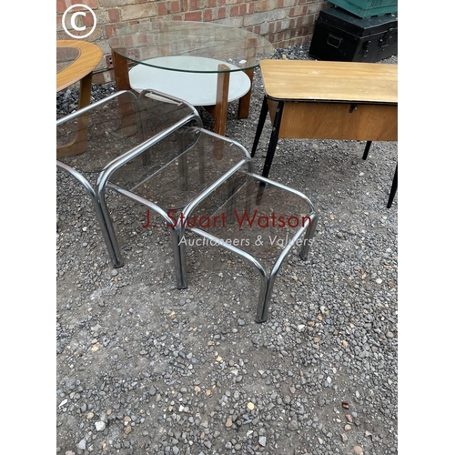 259 - A collection of retro tables including glass top nest of three, retro coffee table, circular coffee ... 