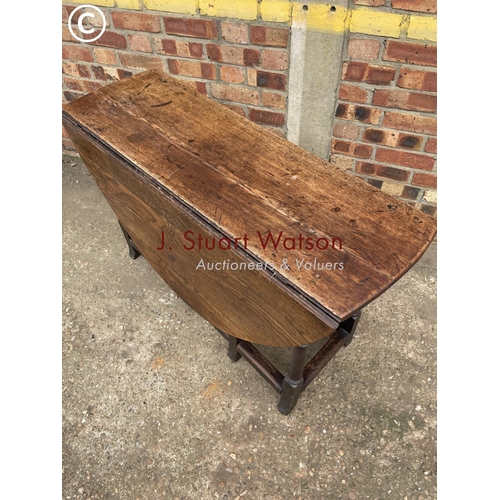 305 - An antique oak gateleg table 140cm diameter