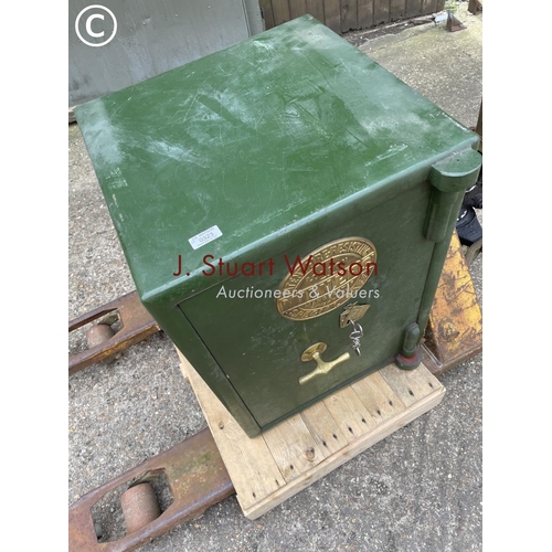 323 - A large antique milners safe with keys 49x48x64