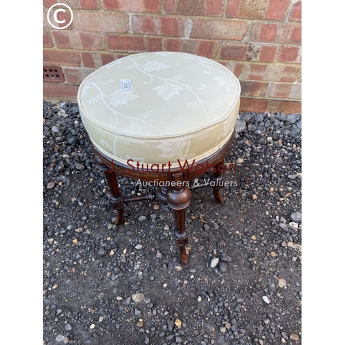 36 - A telescopic piano stool