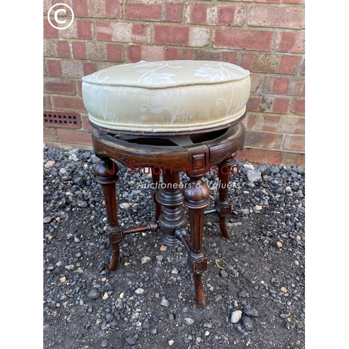 36 - A telescopic piano stool