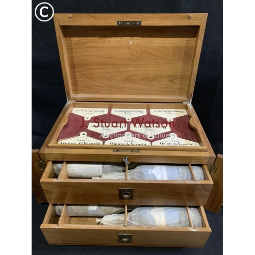 644 - Port display case complete with 8 dummy bottles, 51 x 31 x 33cms