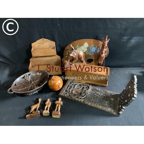 765 - Collection of carved wooden ware