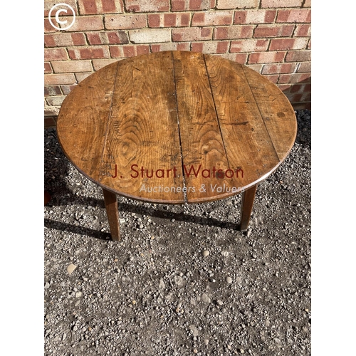 77 - An antique oak three legged cricket table