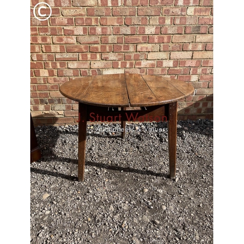 77 - An antique oak three legged cricket table