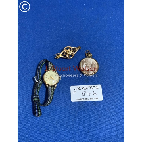 846 - Ladies 9ct Gold Watch, yellow metal brooch 4.9 gms and rolled Gold Locket.
Brooch tests as 9ct Gold.