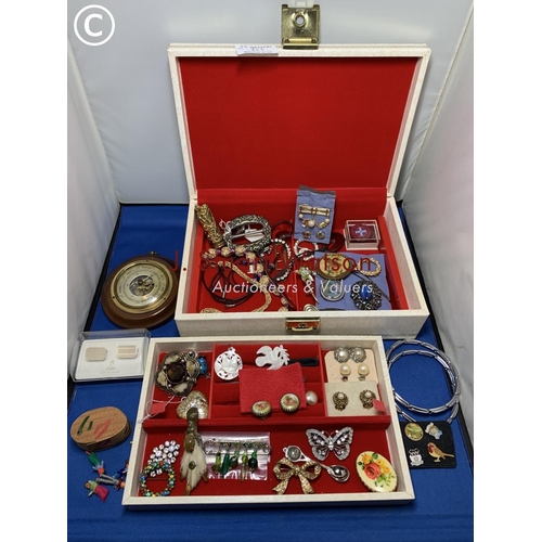 856 - Jewell box and jewellery