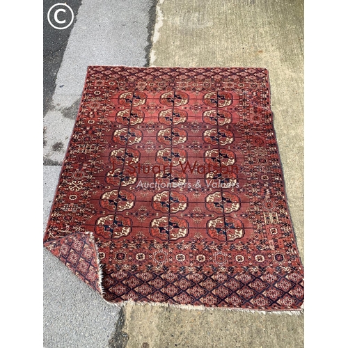 960 - Antique hand made oriental Rug size 115 x 137 cms