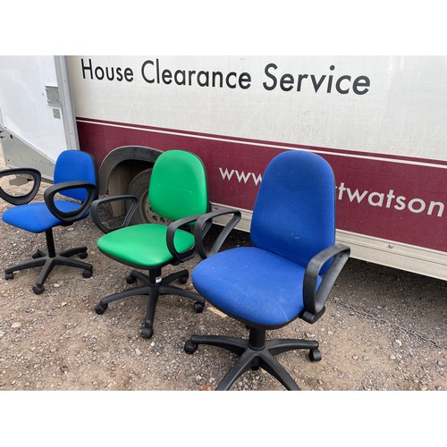 423 - Three modern swivel office chairs