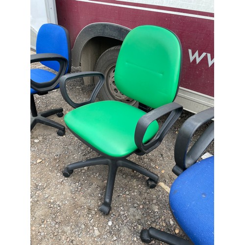 423 - Three modern swivel office chairs