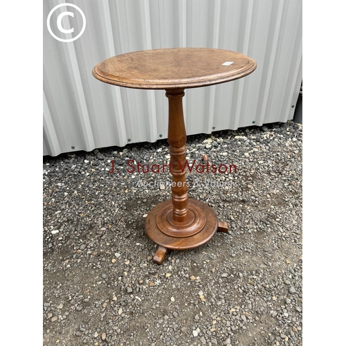 140 - A Victorian circular mahogany wine table