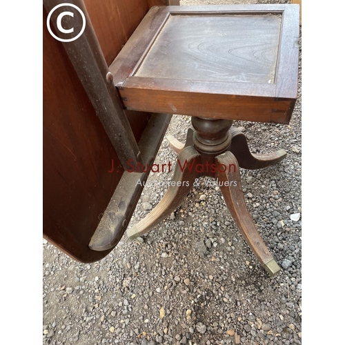 267 - A Victorian mahogany tilt top breakfast table 120x97