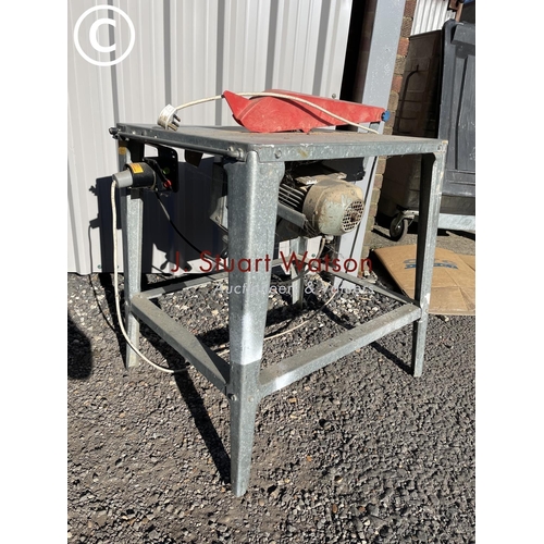 452 - A 240v table saw