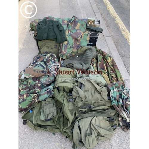 528 - Large metal Army trunk and clothing, 2 trays with large qty of Army camouflage clothing, shirts, 195... 