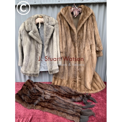 578 - 2 fur coats and a stole