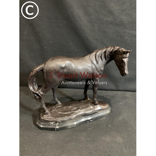 624 - Bronze horse on marble plinth, height 23cms