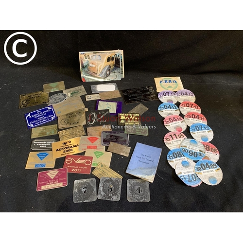 698 - Two boxes of vintage motoring books and collection of badges and tax discs